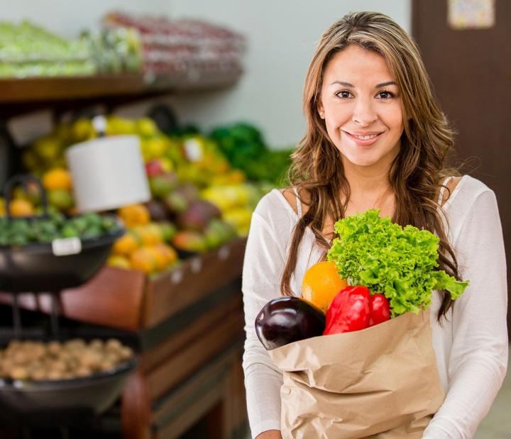 Achat de produits au marché Riom-ès-Montagnes